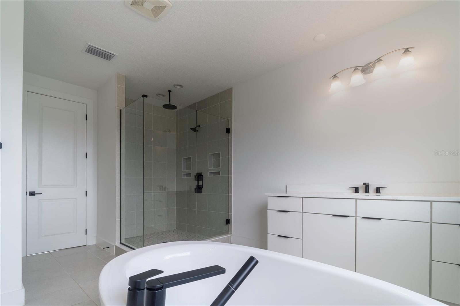 LAUREL POINTE PH 1 - Residential