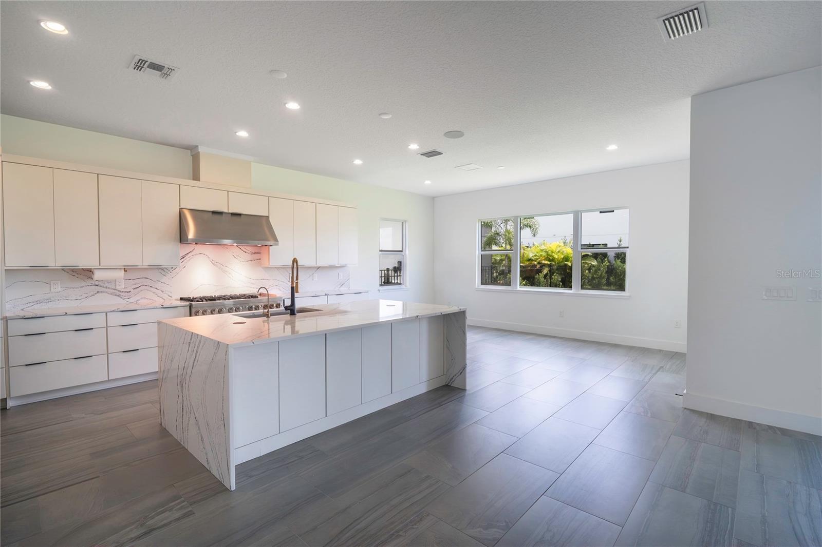LAUREL POINTE PH 1 - Residential