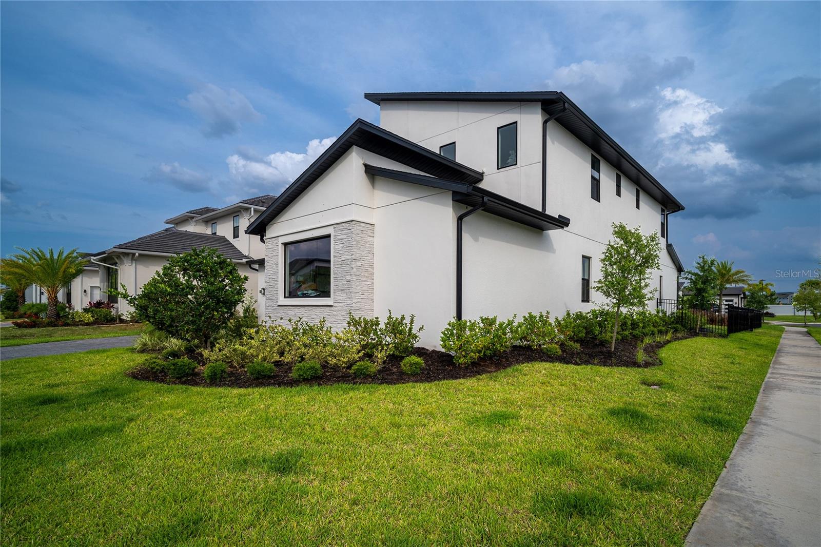 LAUREL POINTE PH 1 - Residential