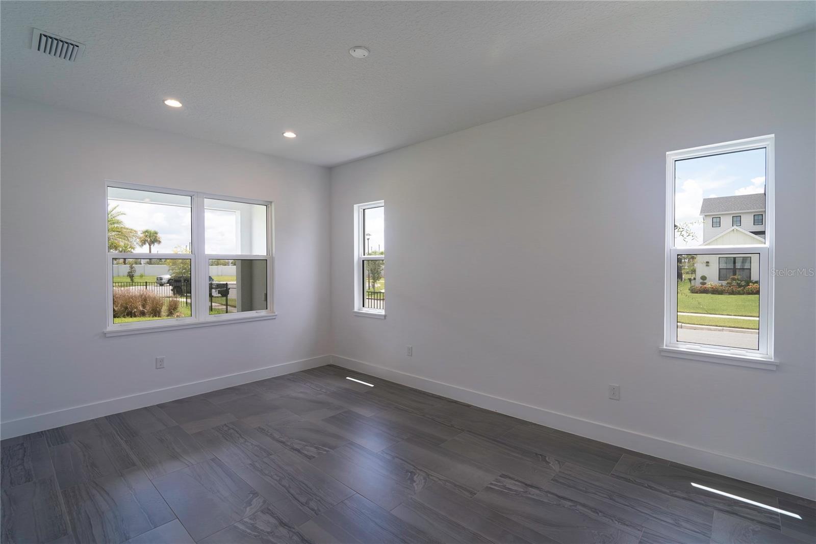 LAUREL POINTE PH 1 - Residential