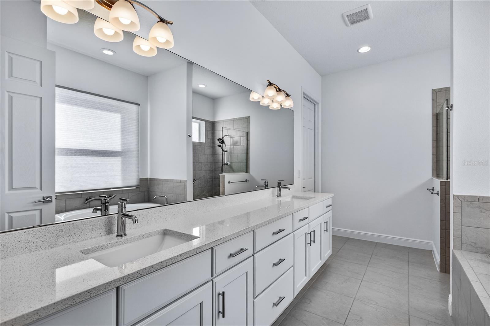 LAKES OF MOUNT DORA - Residential