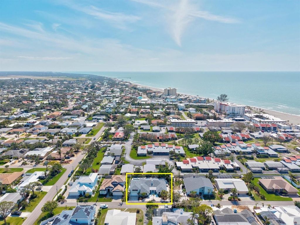 Photo of 605 Cornwell On The Gulf, Venice, FL 34285 (MLS # N6142265)