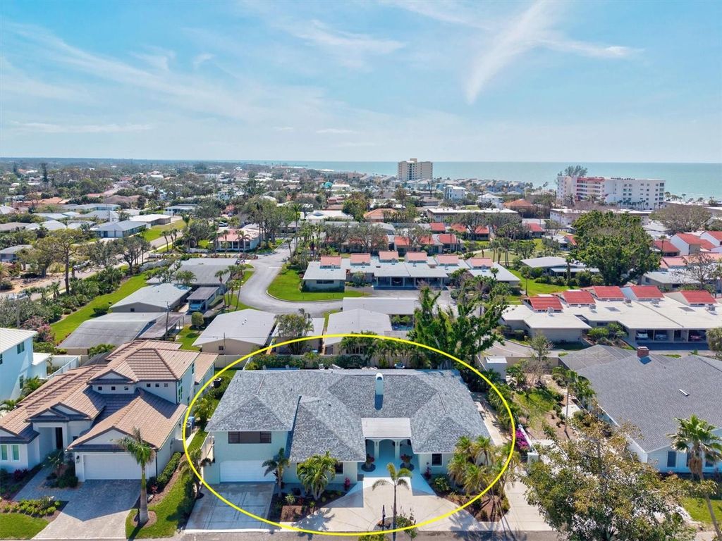 Photo of 605 Cornwell On The Gulf, Venice, FL 34285 (MLS # N6142265)