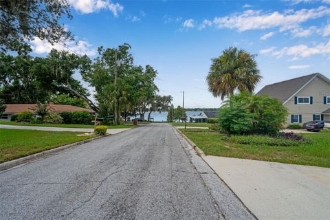 A home in WINTER HAVEN