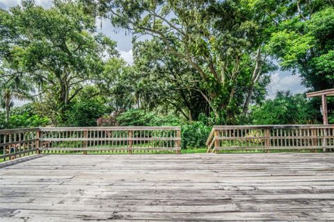 A home in WINTER HAVEN