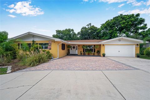 A home in WINTER HAVEN