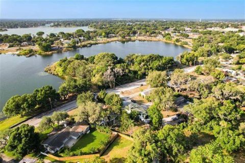 A home in WINTER HAVEN