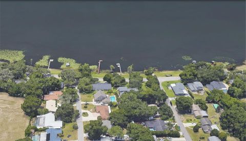 A home in WINTER HAVEN