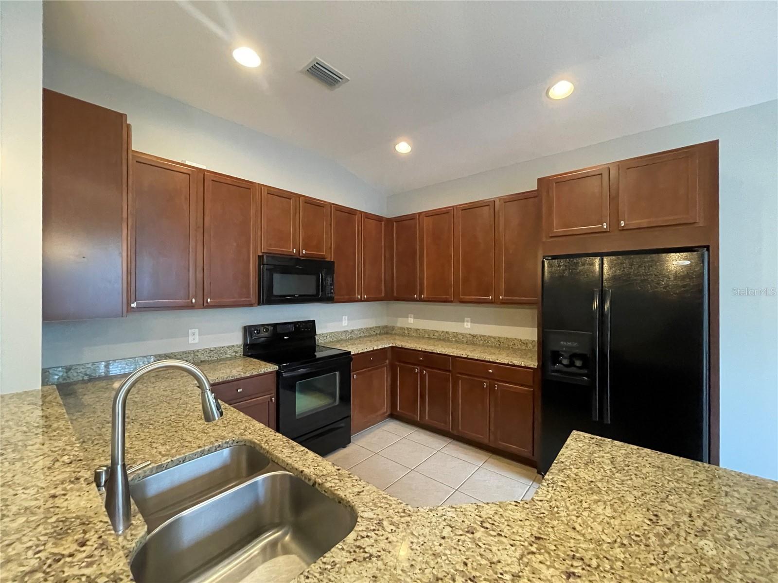 RIVER PLANTATION PH II - Residential Lease