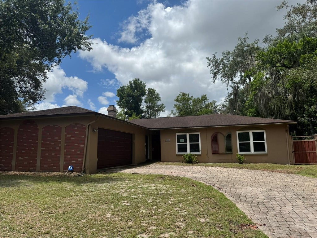 Photo of 10916 N 19th Street, Tampa, FL 33612 (MLS # TB8541147)
