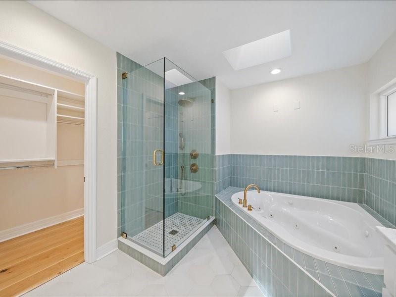 RIVERVIEW MANOR - Residential