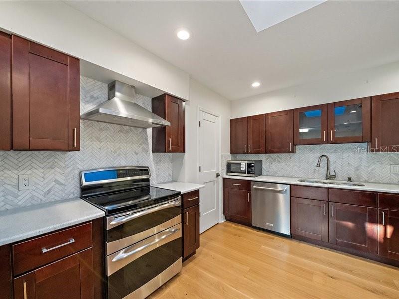 RIVERVIEW MANOR - Residential