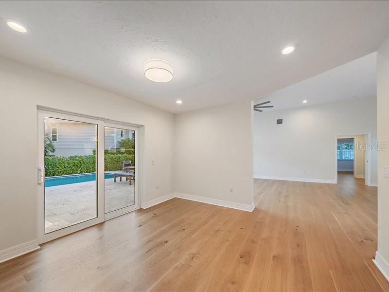 RIVERVIEW MANOR - Residential