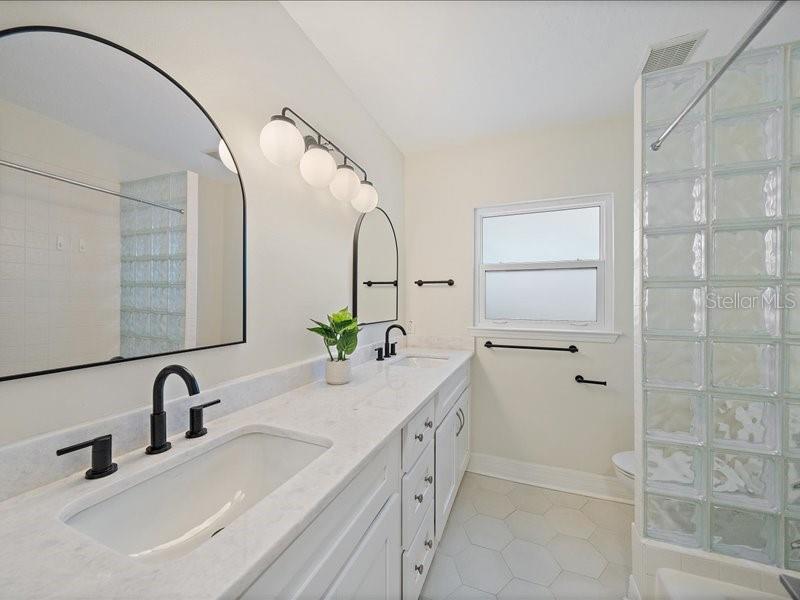 RIVERVIEW MANOR - Residential