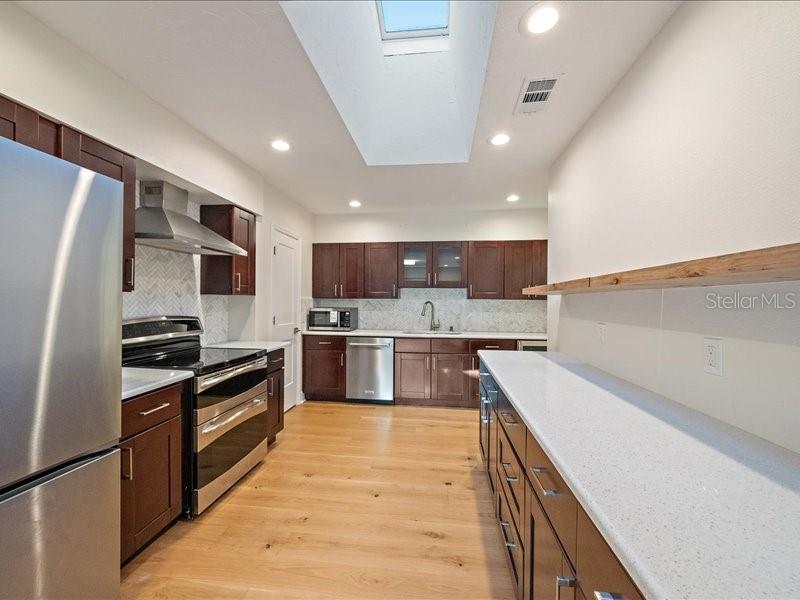 RIVERVIEW MANOR - Residential