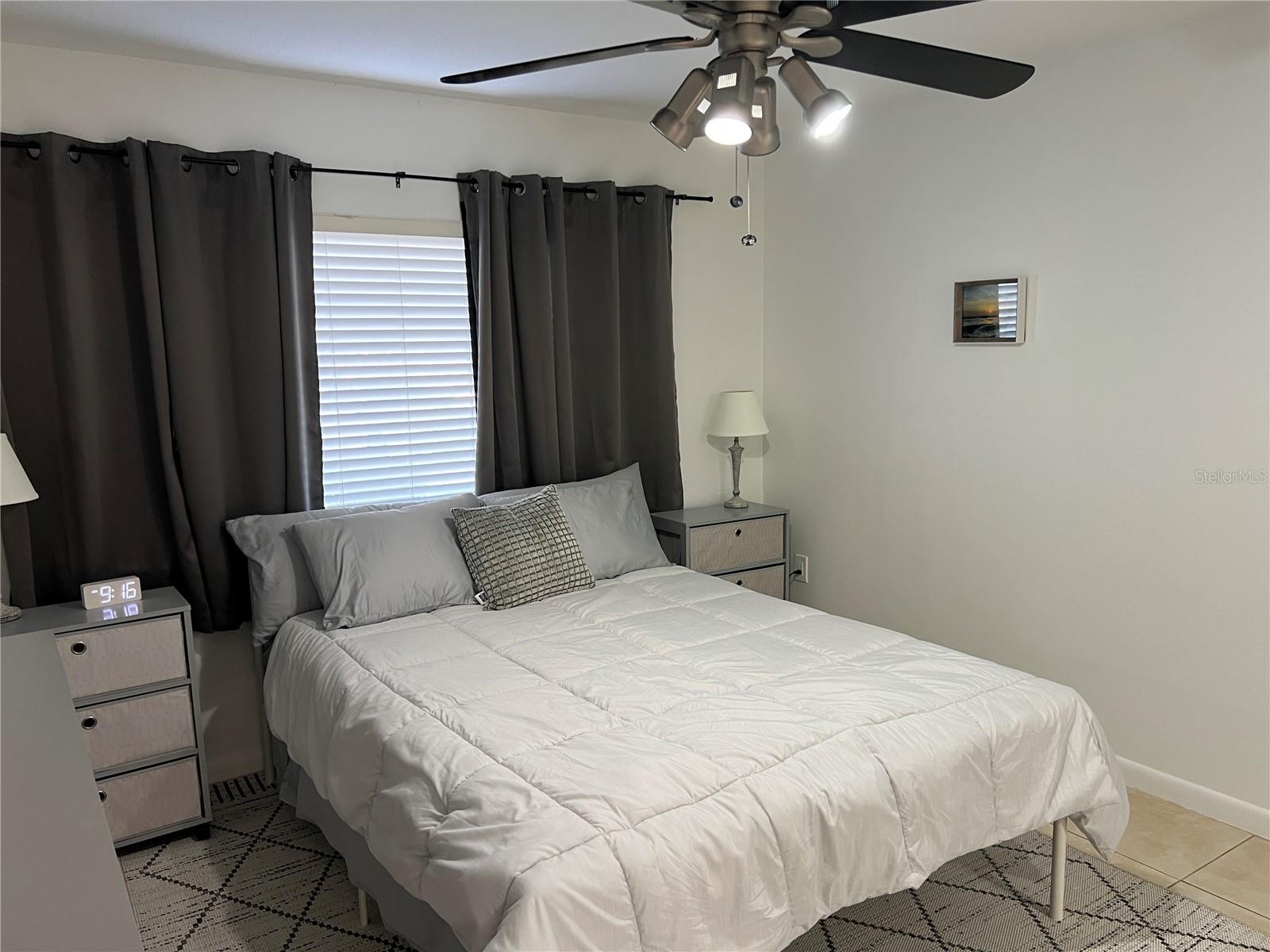 ASHTON LAKES 01 & 02 - Residential Lease