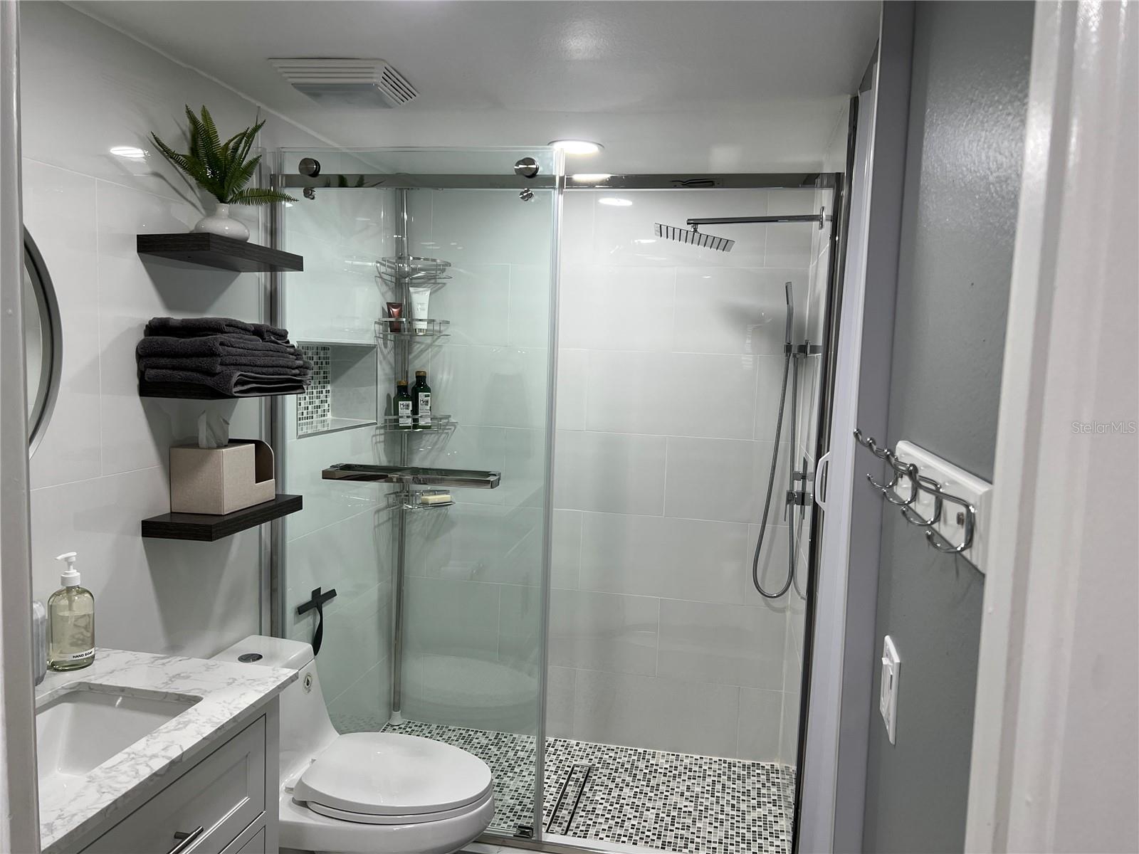 ASHTON LAKES 01 & 02 - Residential Lease