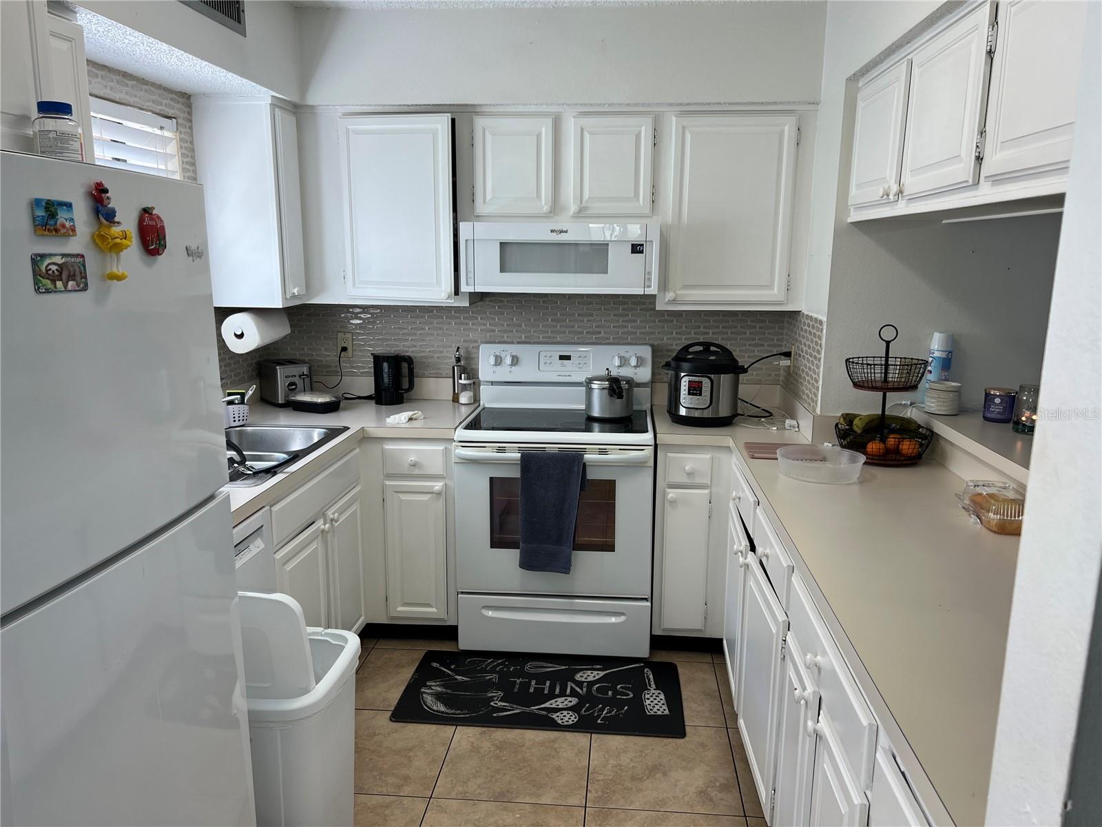 ASHTON LAKES 01 & 02 - Residential Lease