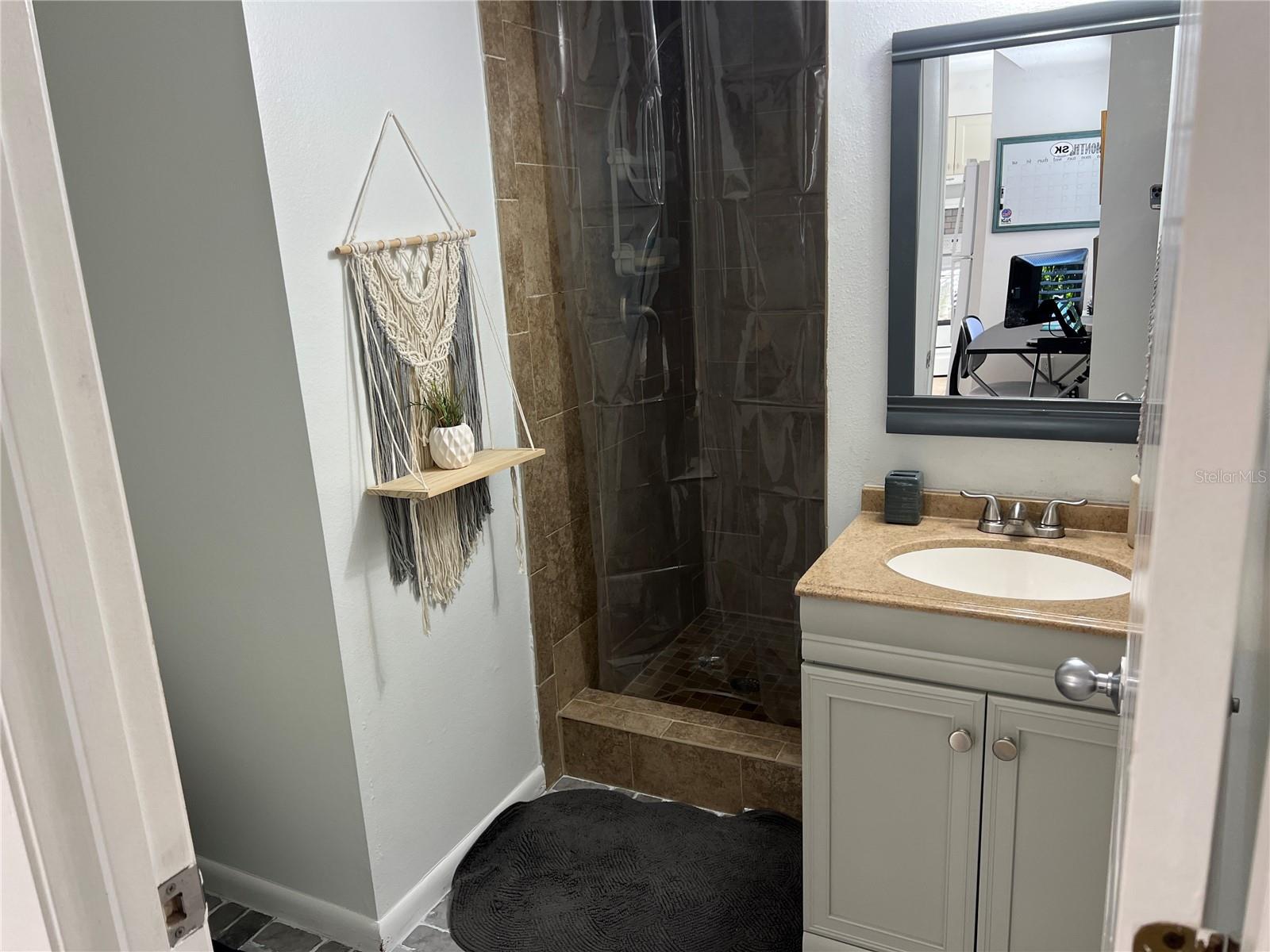 ASHTON LAKES 01 & 02 - Residential Lease