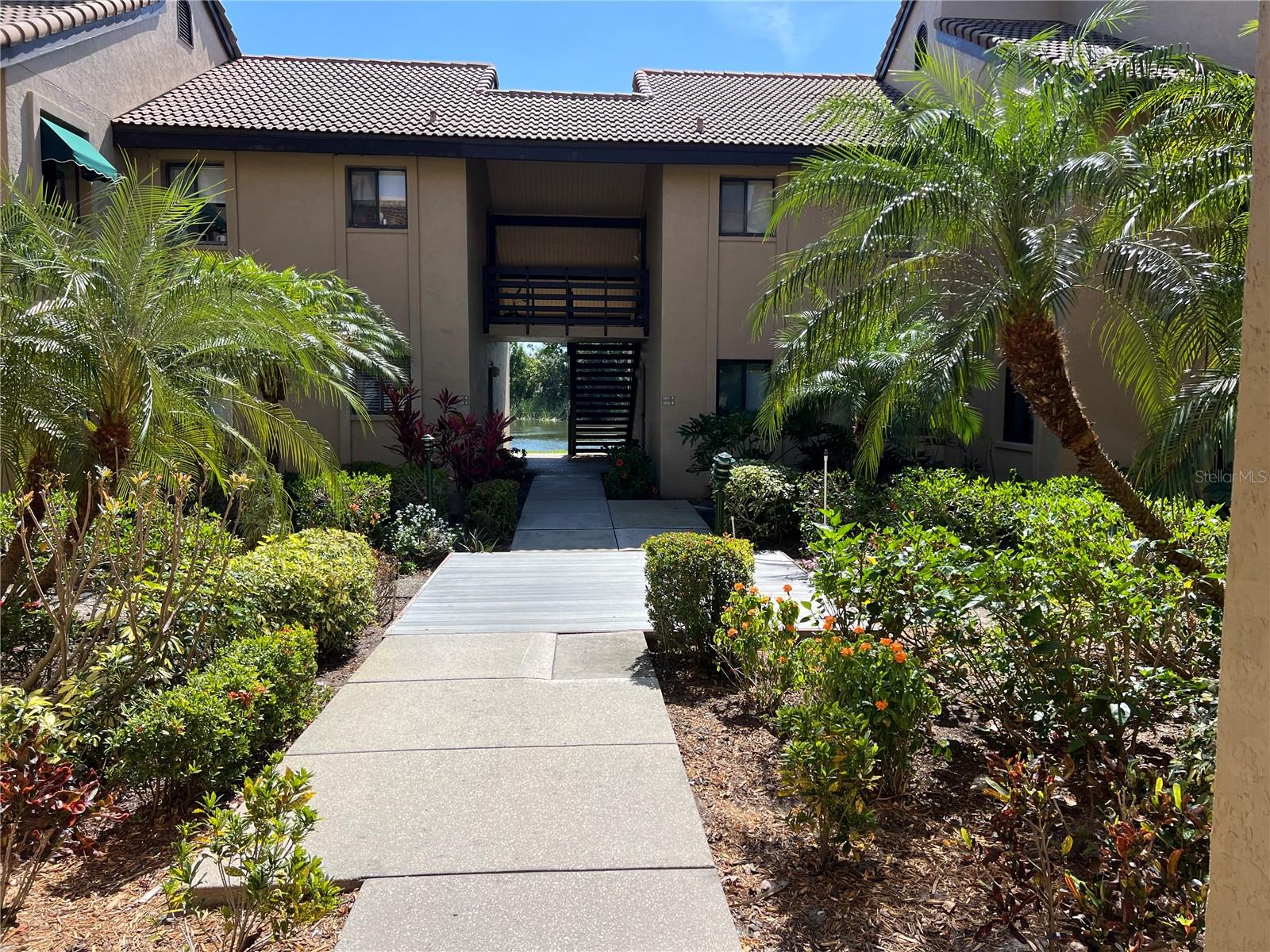 ASHTON LAKES 01 & 02 - Residential Lease