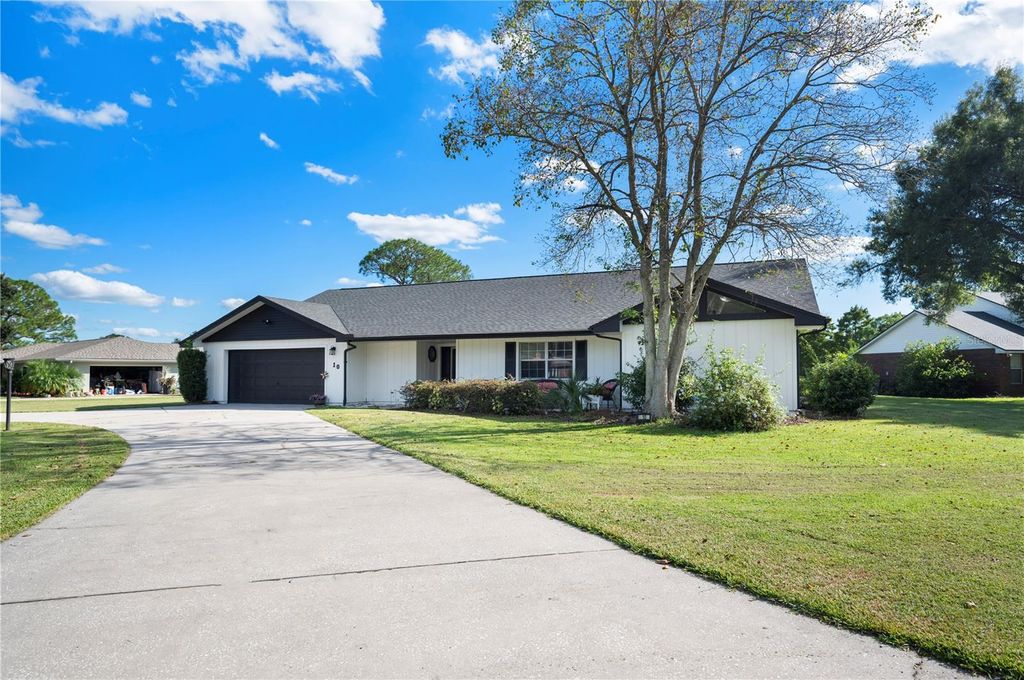 Photo of 10 Meadowlake Court, Winter Haven, FL 33884 (MLS # P4936722)