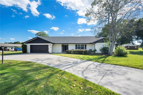 Photo of 10 Meadowlake Court, Winter Haven, FL 33884 (MLS # P4936722)
