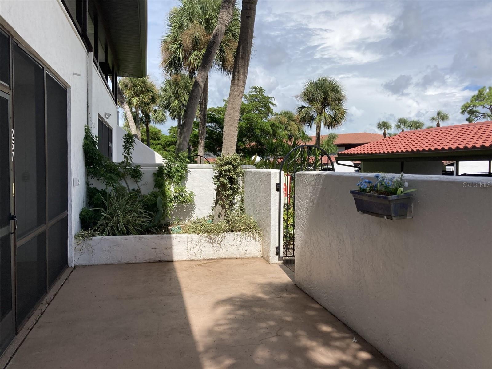 VALENCIA GARDEN II - Residential Lease