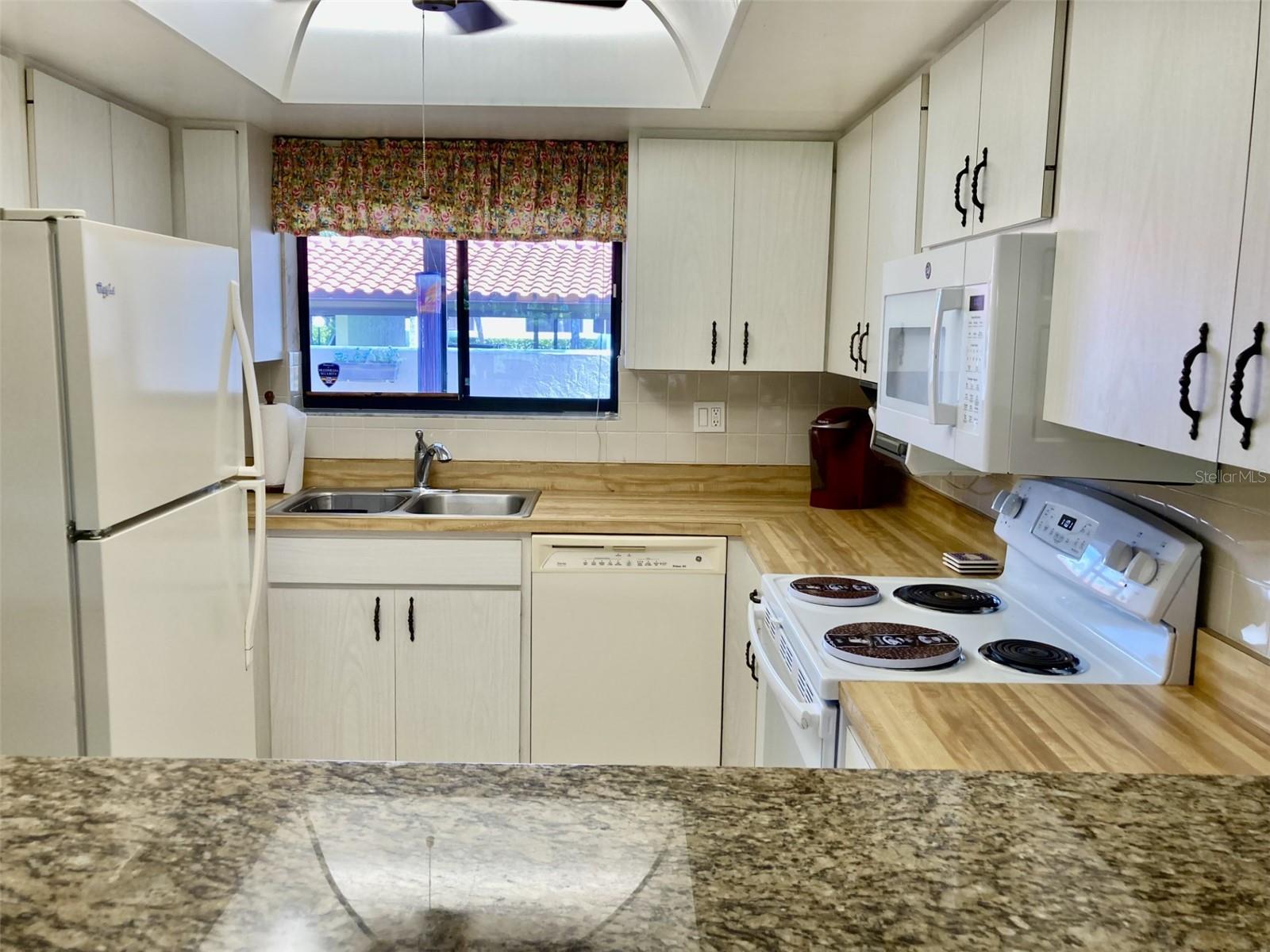 VALENCIA GARDEN II - Residential Lease