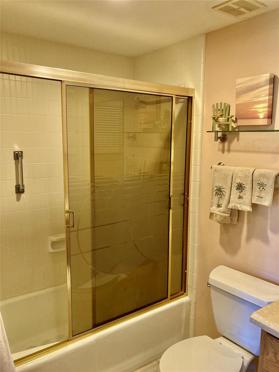 VALENCIA GARDEN II - Residential Lease