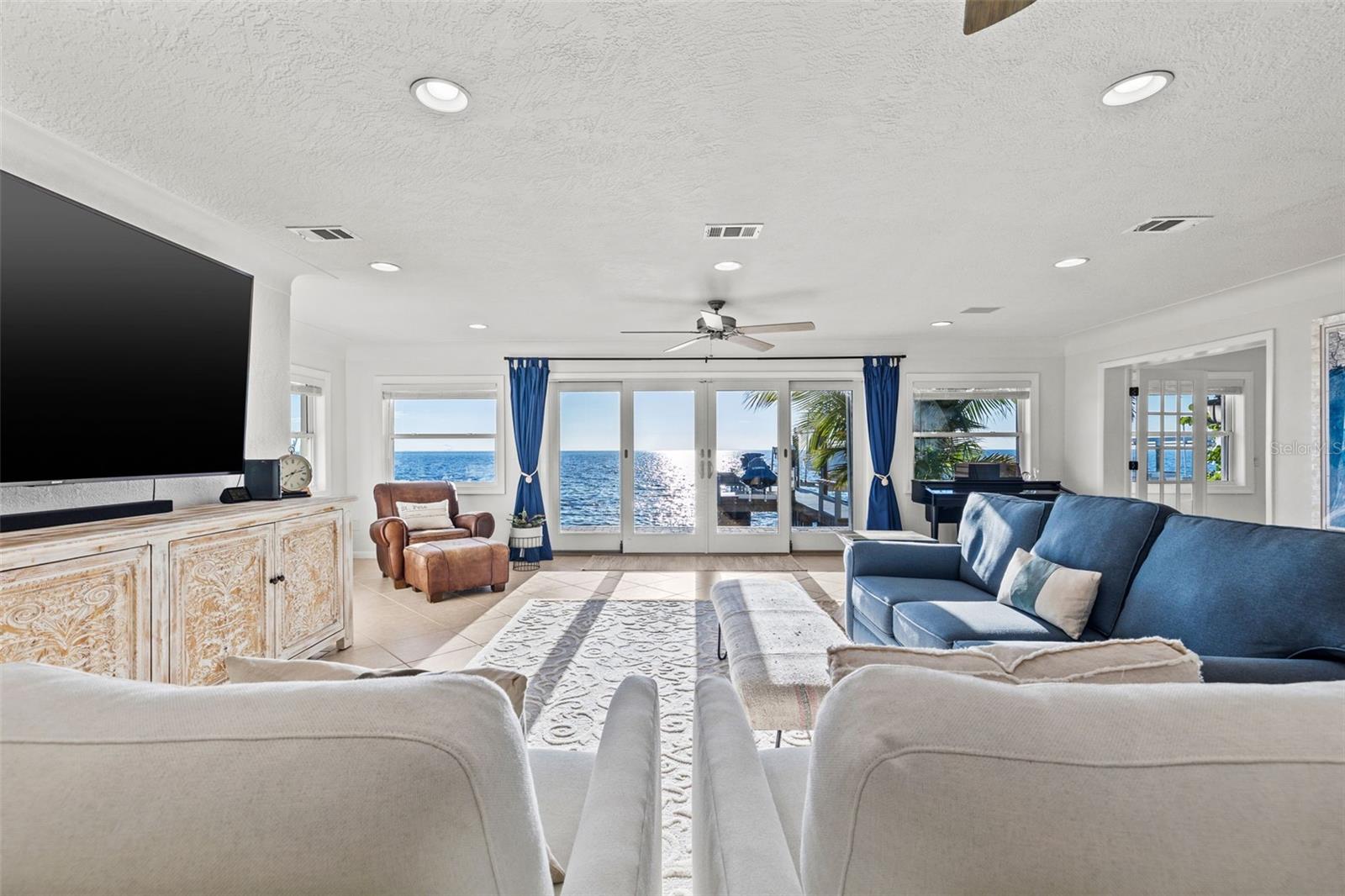 VENETIAN ISLES - Residential