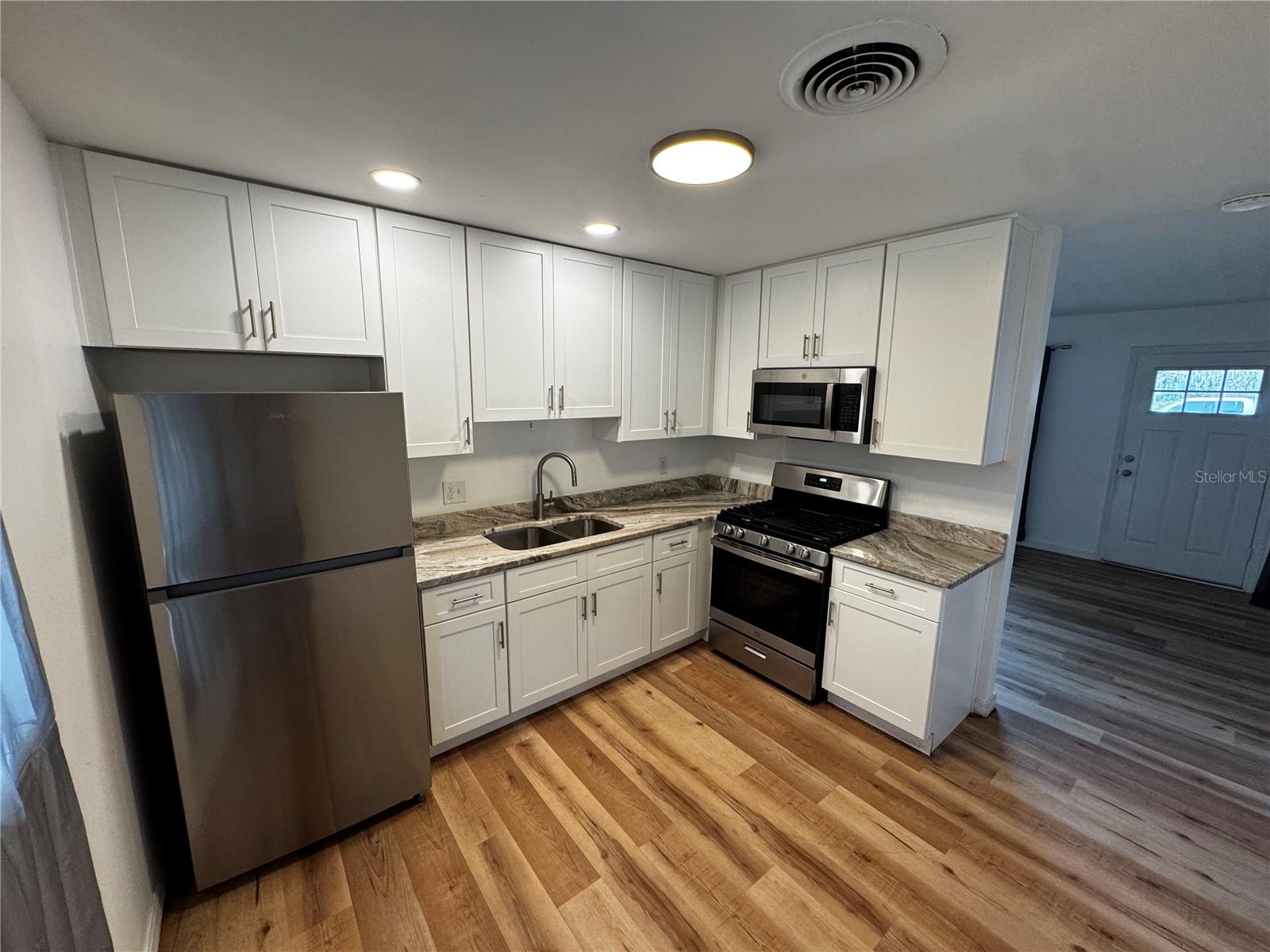 LEESBURG W C WILKINS 06 - Residential Lease