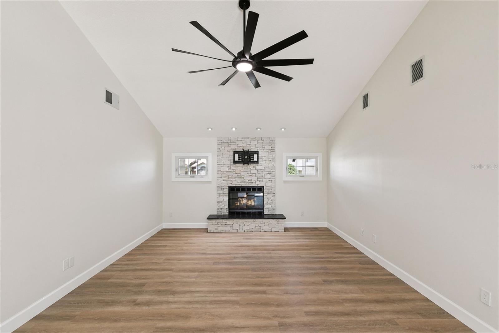 LAKE TUSKAWILLA PH 1 - Residential