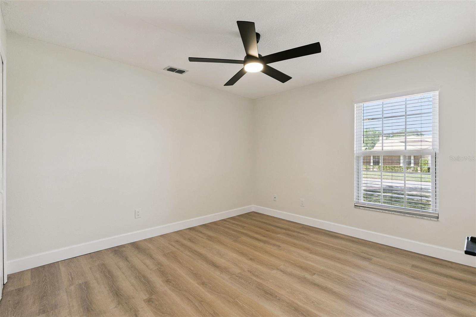 LAKE TUSKAWILLA PH 1 - Residential