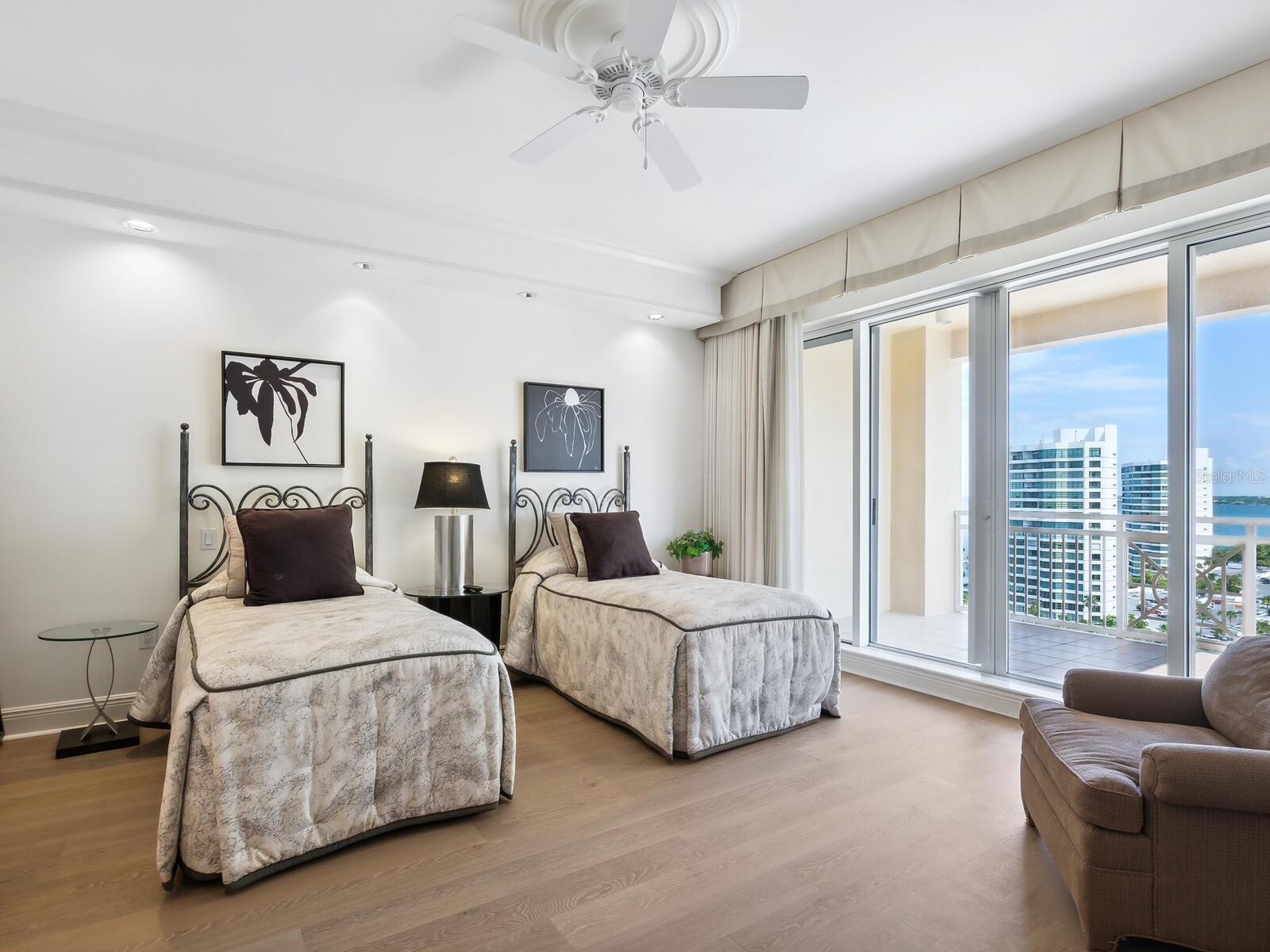 THE TOWER RESIDENCES - Residential