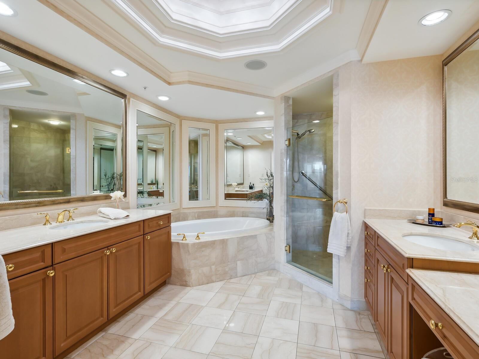 THE TOWER RESIDENCES - Residential