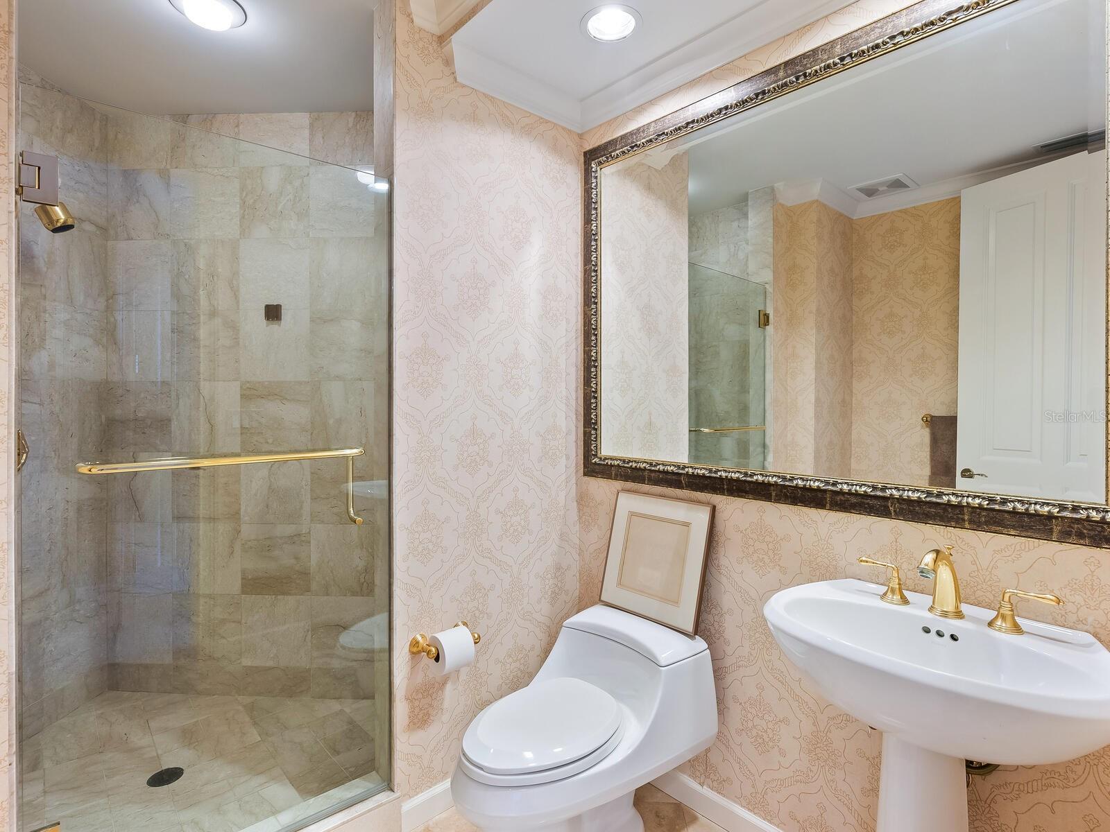 THE TOWER RESIDENCES - Residential