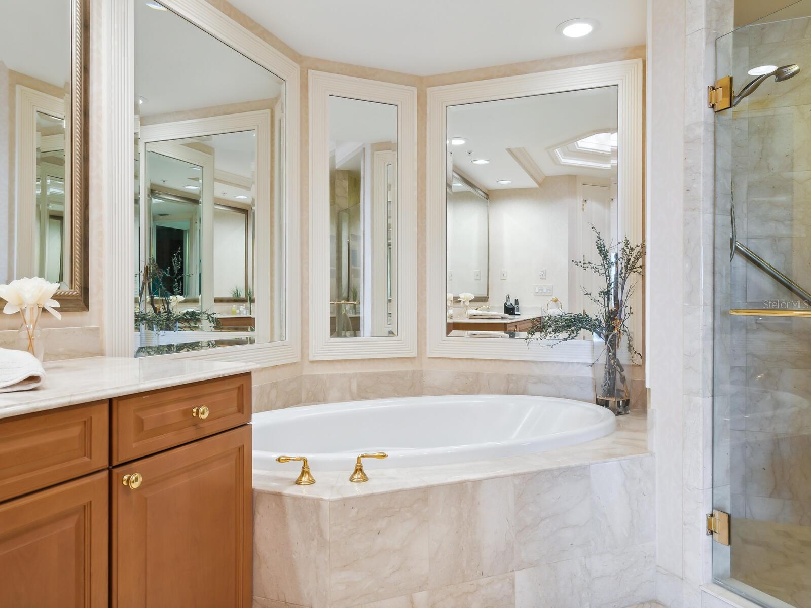 THE TOWER RESIDENCES - Residential