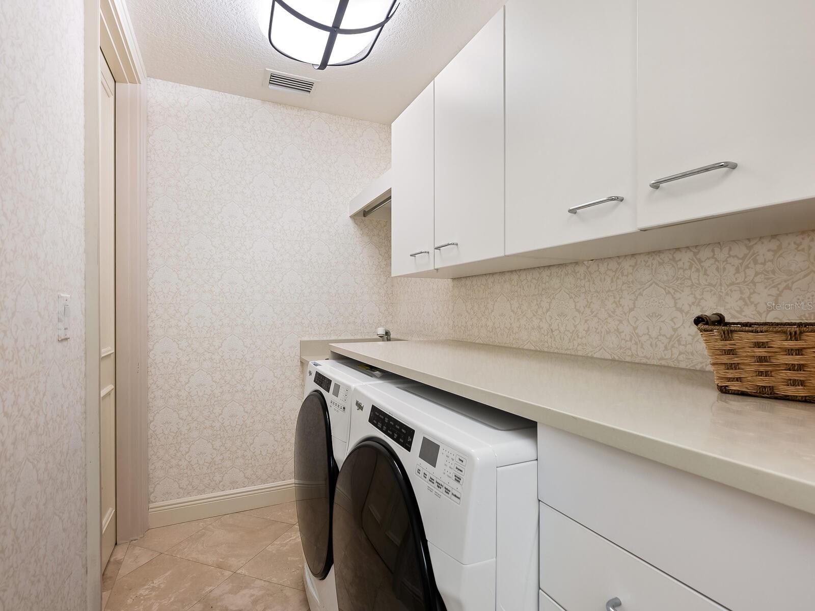 THE TOWER RESIDENCES - Residential