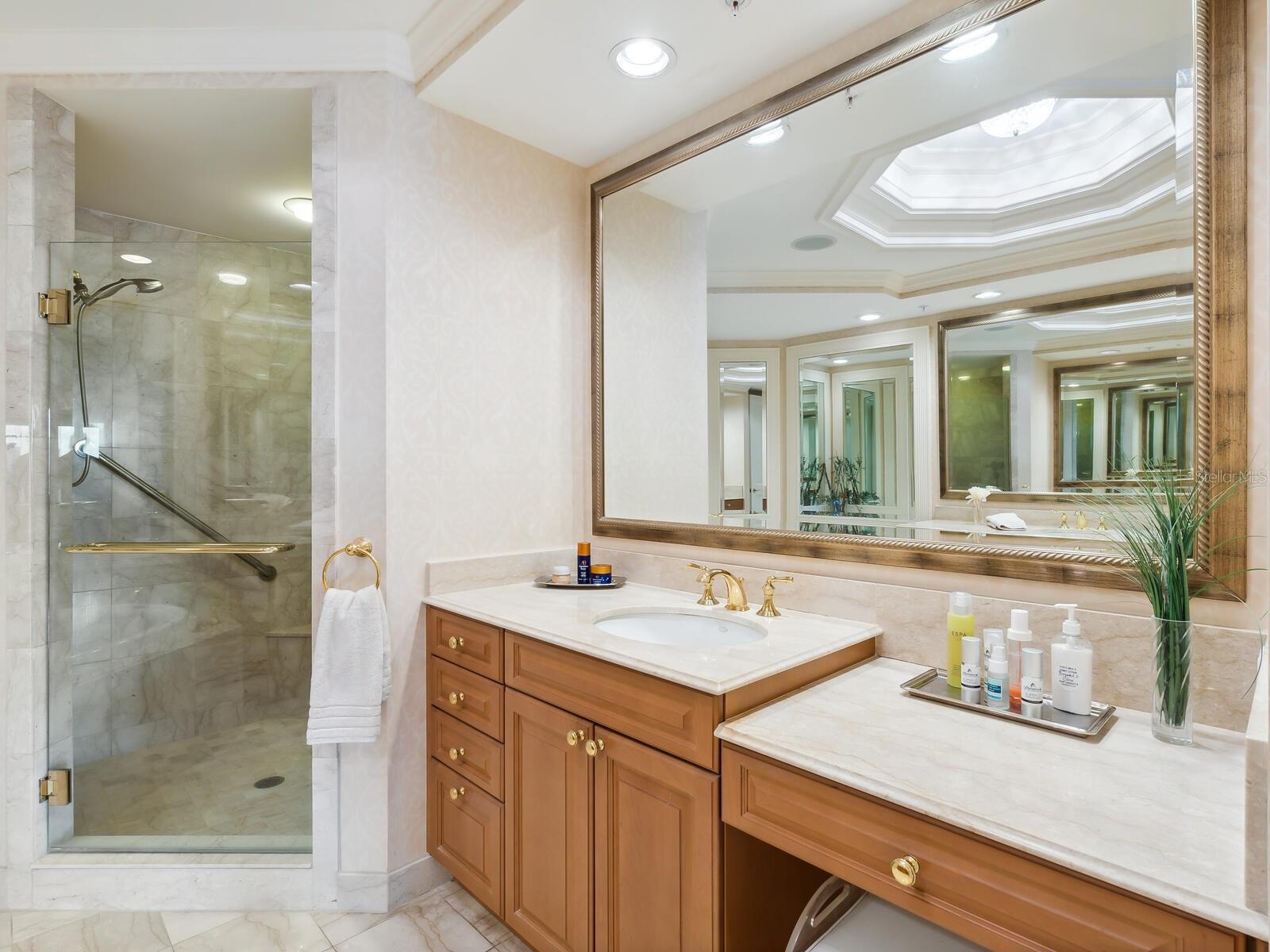 THE TOWER RESIDENCES - Residential