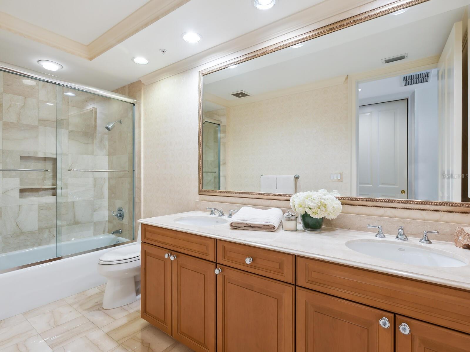 THE TOWER RESIDENCES - Residential