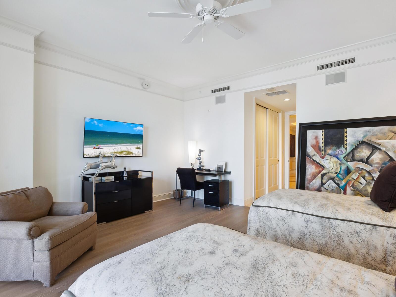 THE TOWER RESIDENCES - Residential