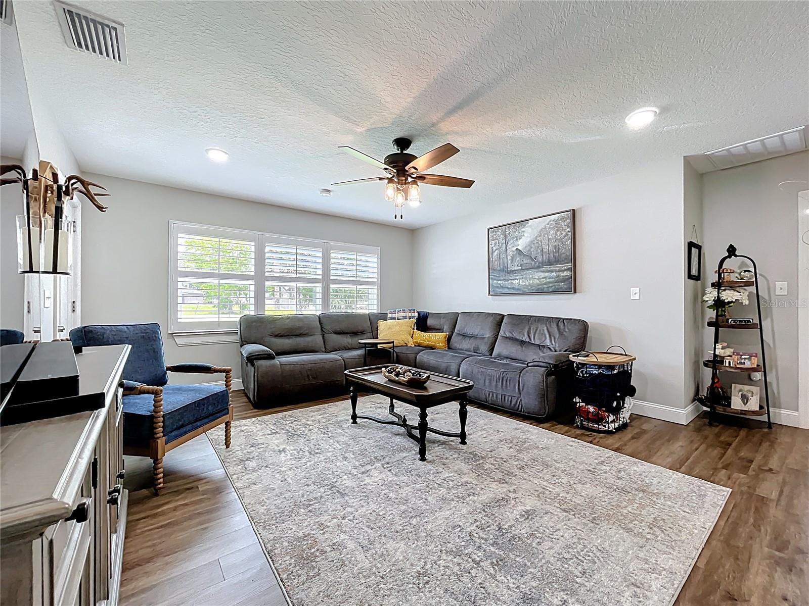8208 SPRING DRIVE
