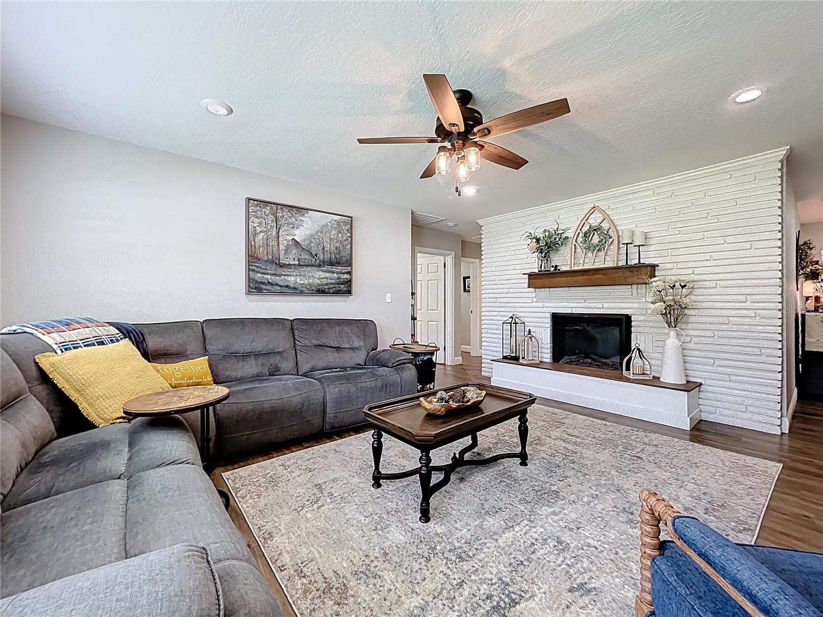 8208 SPRING DRIVE
