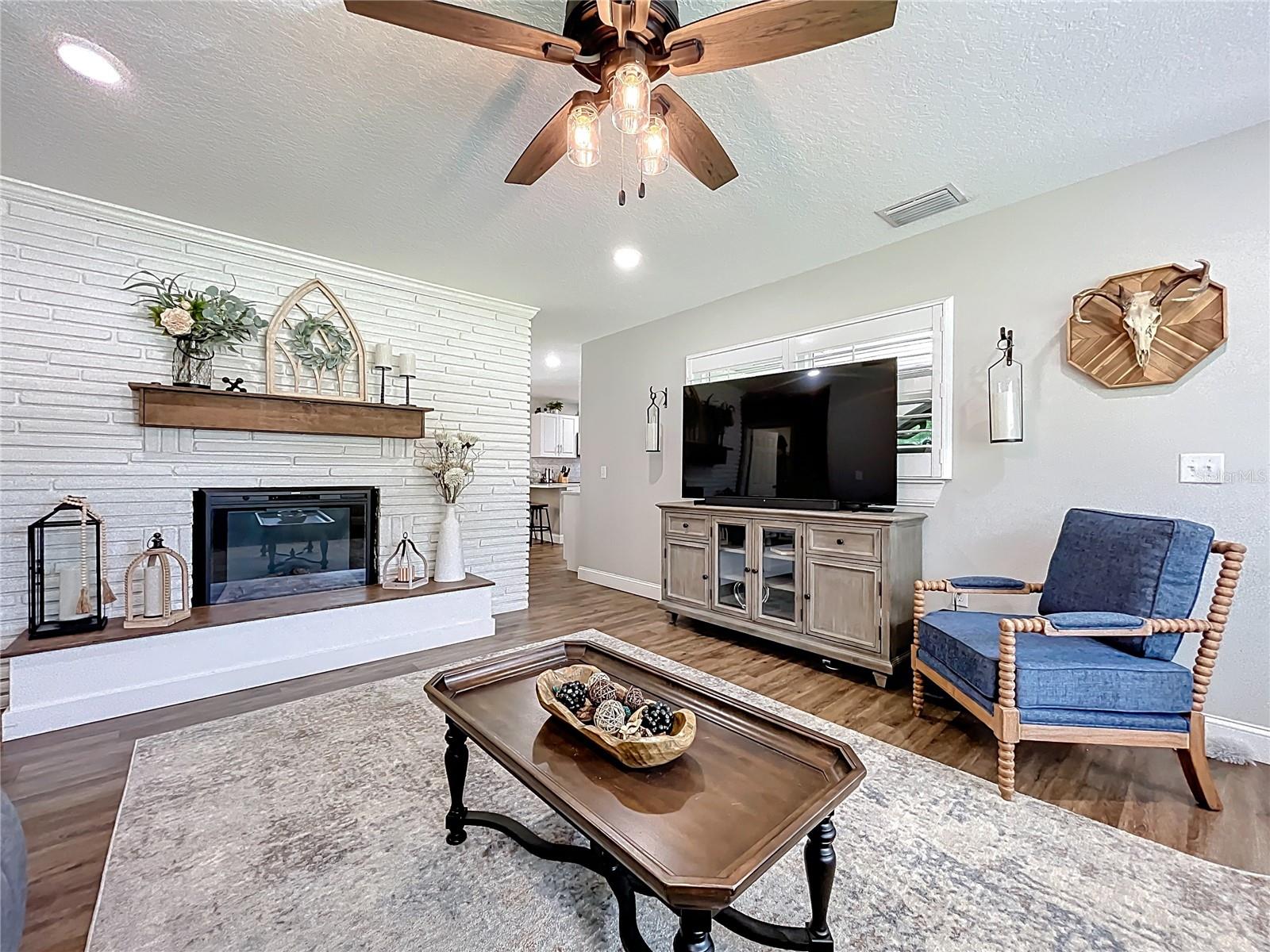 8208 SPRING DRIVE