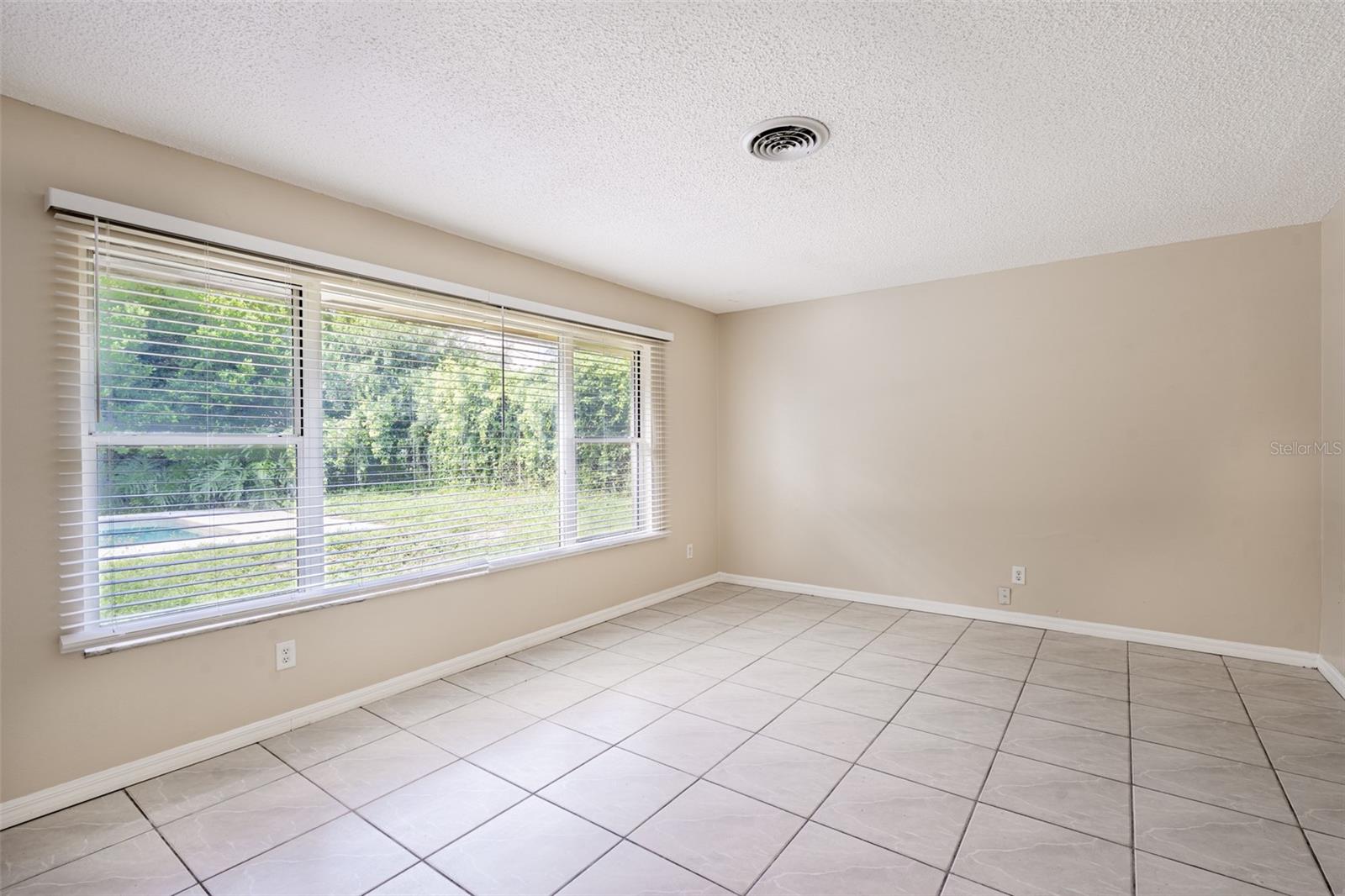 806 HIGHLAND DRIVE