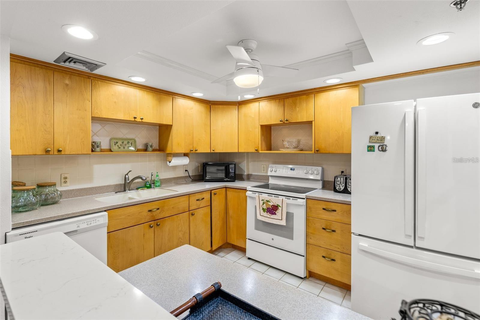 KEY CAPRI CONDO - Residential