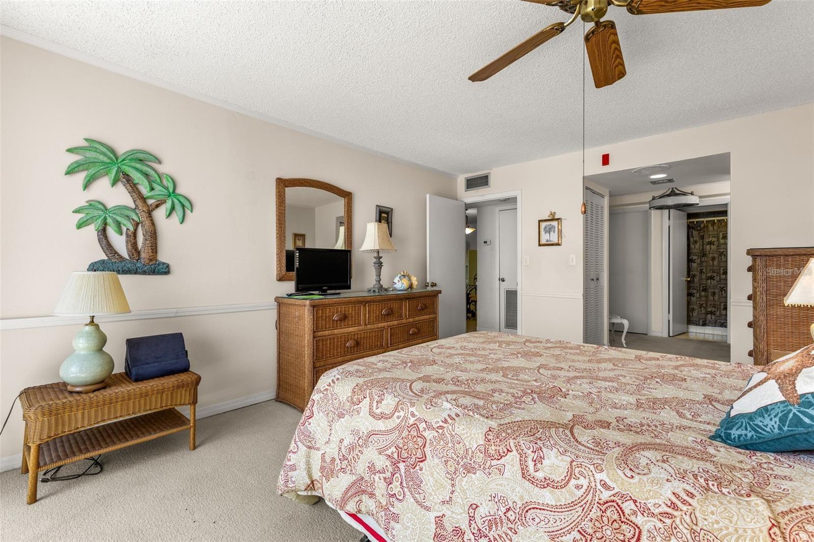 KEY CAPRI CONDO - Residential