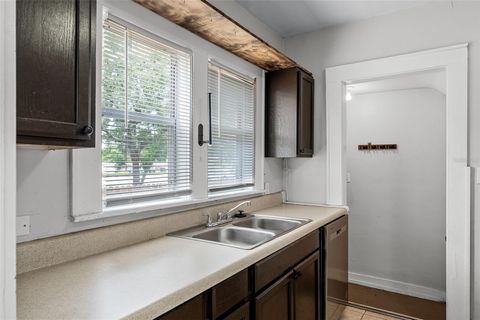 Tiny photo for 25 E Pinecrest Avenue, Eustis, FL 32726 (MLS # O6387464)