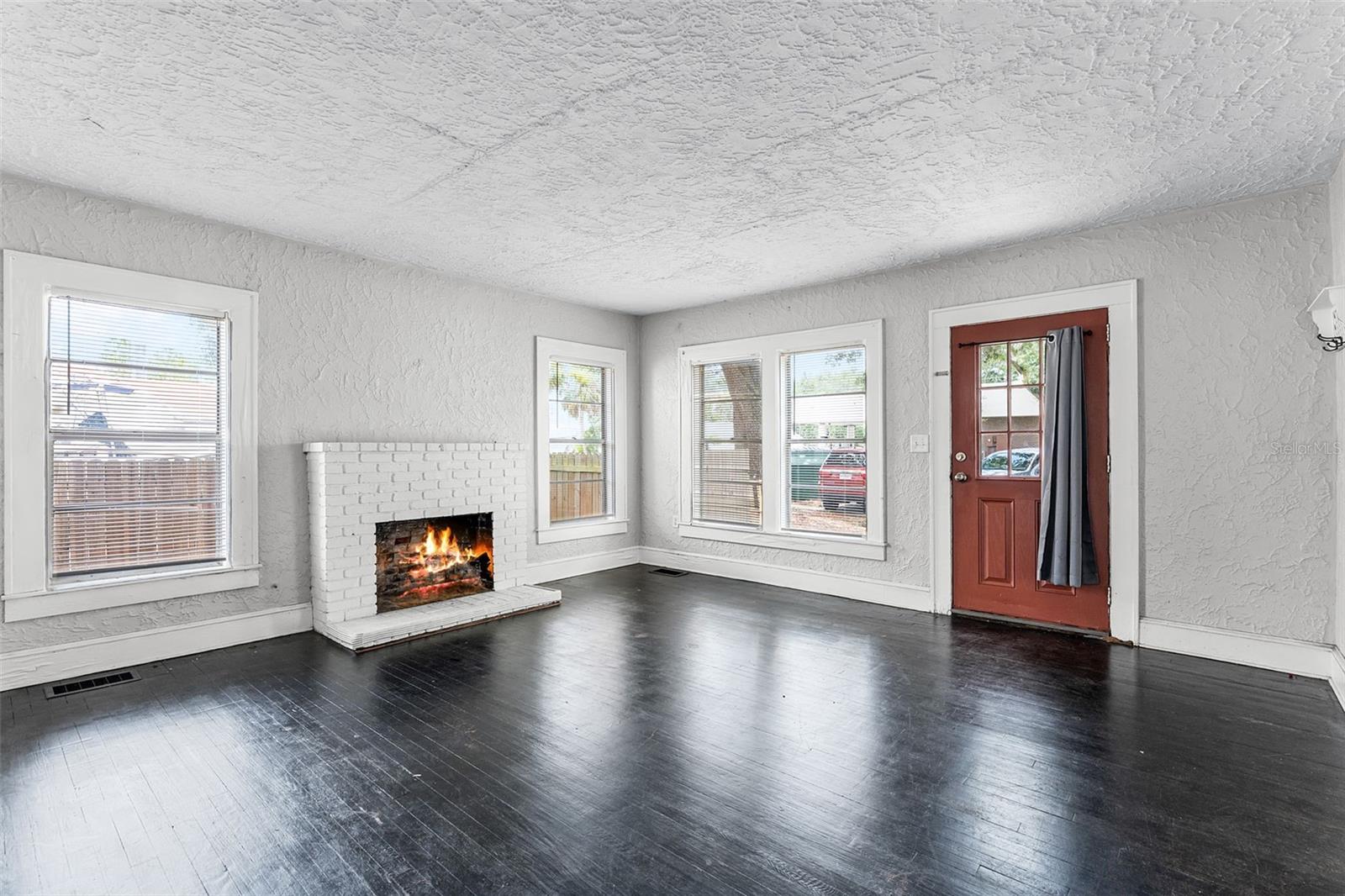 LYNNHURST - Commercial Sale