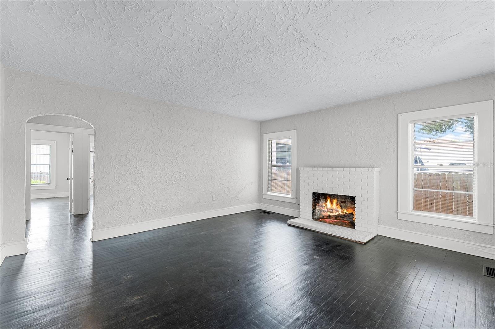 25 E PINECREST AVENUE